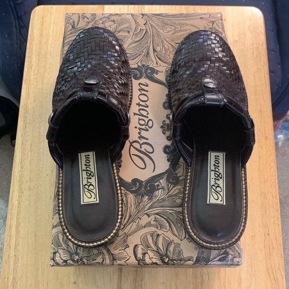 Beautiful Brighton Chestnut Slides - Picture 1 of 5